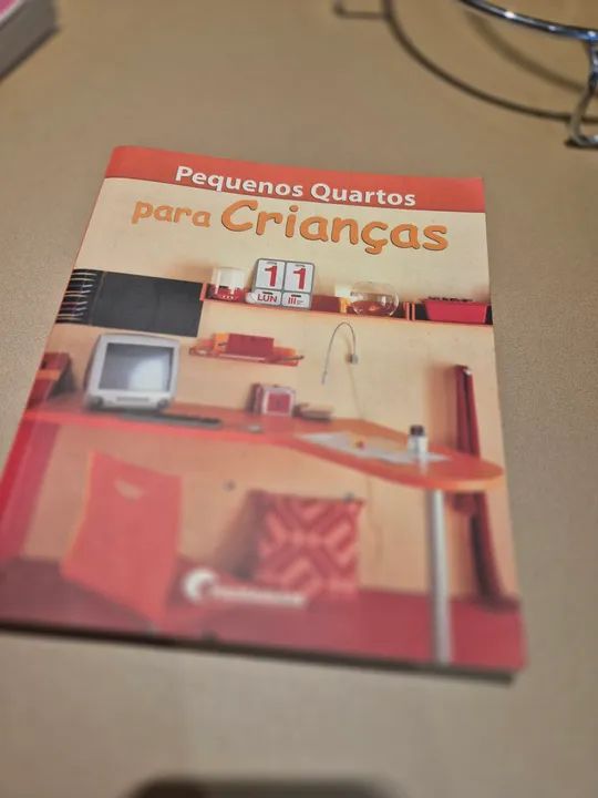 Pequeños Quartos para Crianças - Livro