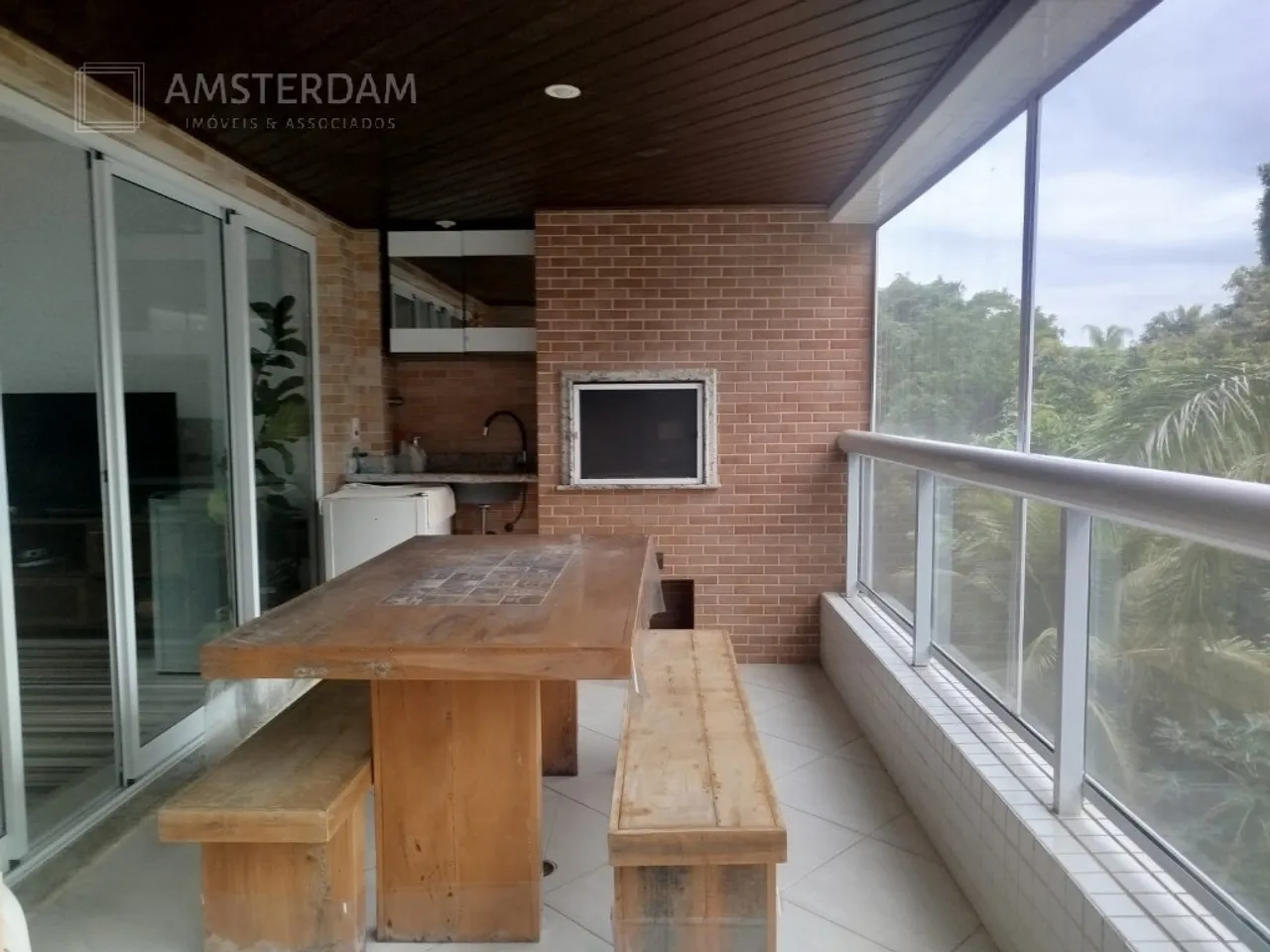Aluguel Anual de Apartamento de Luxo na Riviera de Bertioga-SP: 3 Quartos, 1 Suíte, 2 Sala