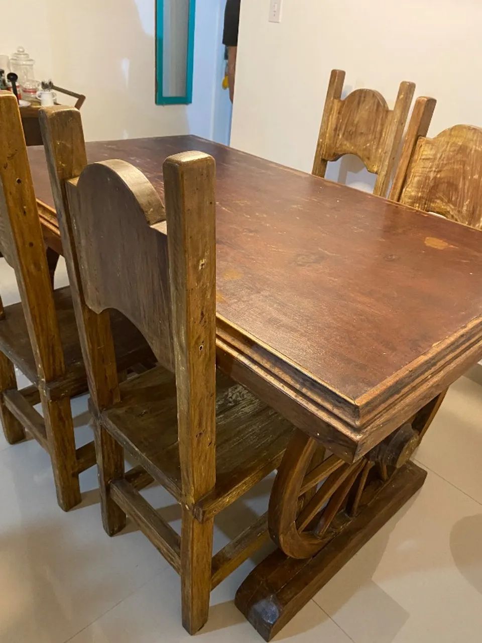 Mesa de madeira com 4 cadeiras - Foto 3