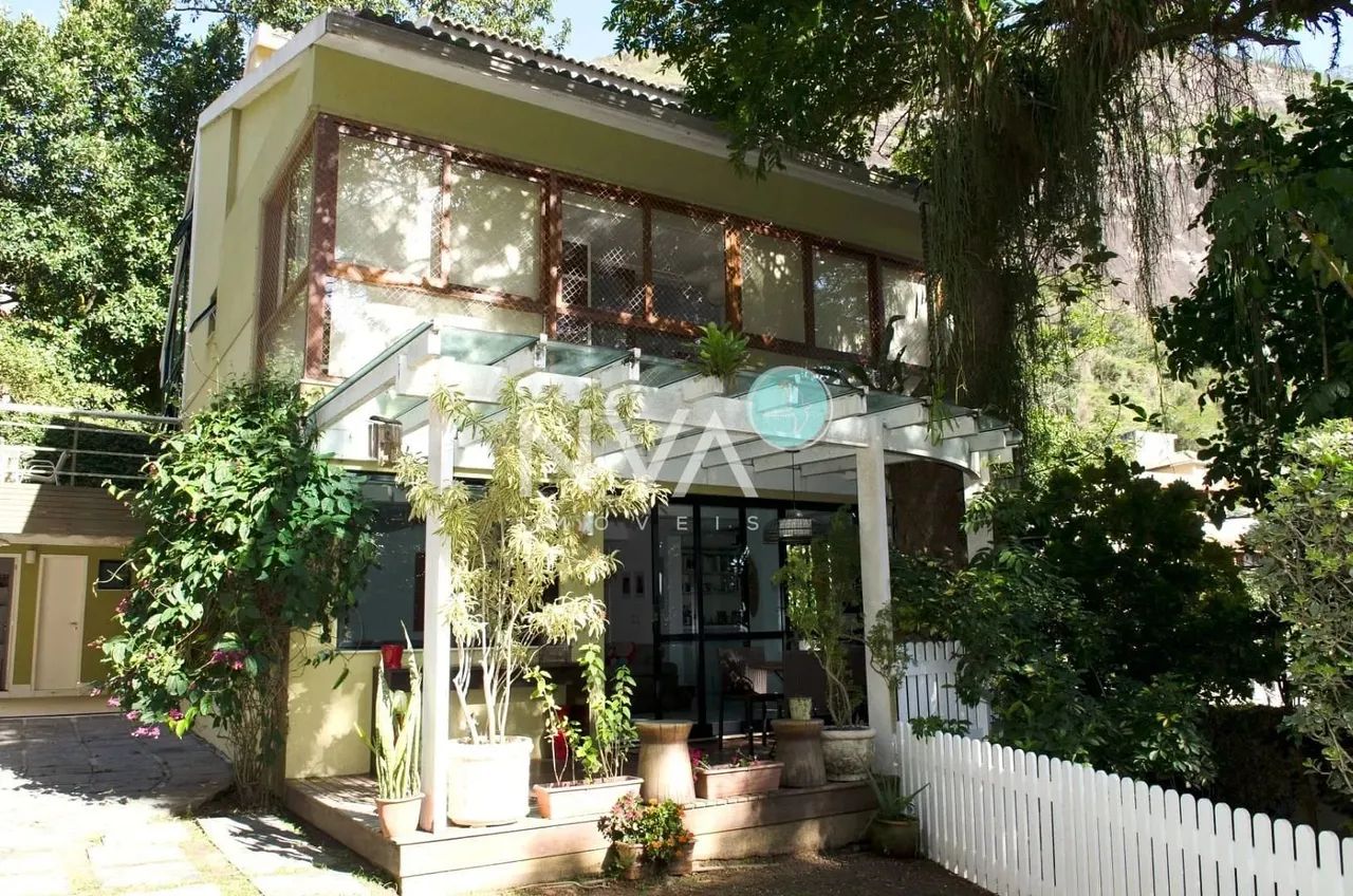 LAGOA | CASA EM MEIO AO VERDE