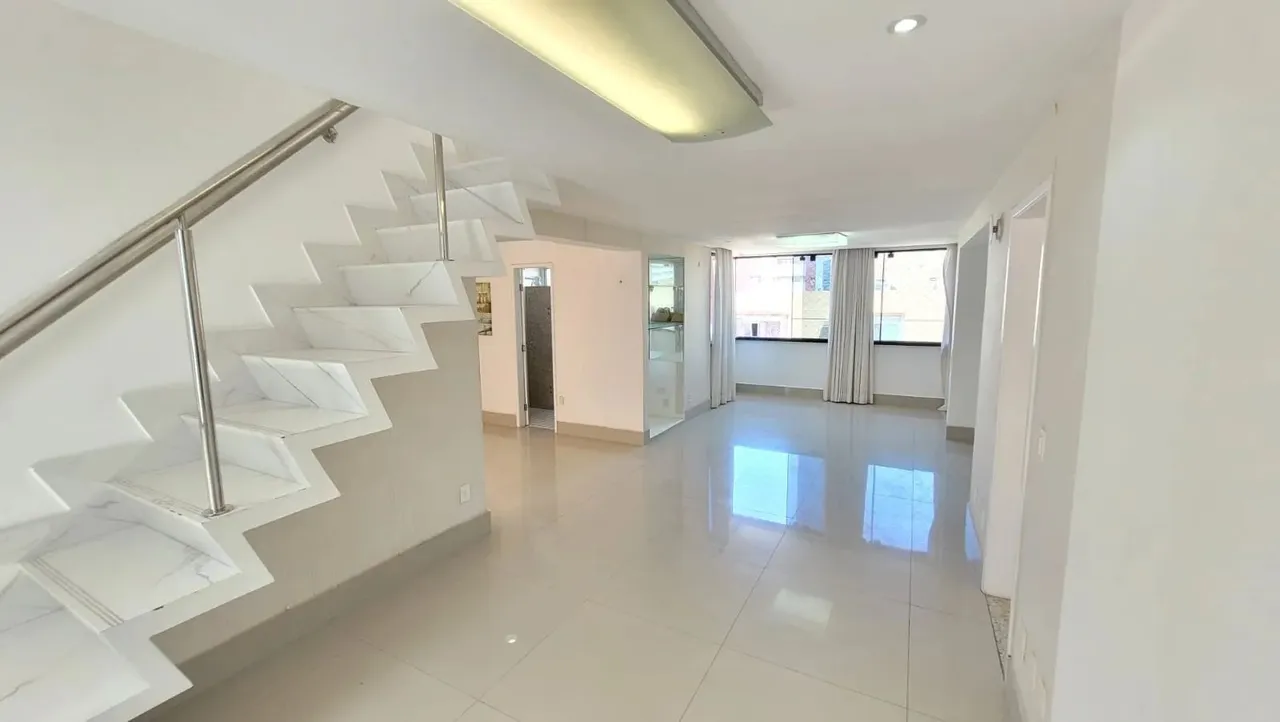 Cobertura com 305m², 3 suítes, escritório e área gourmet com piscina privativa em Petrópol