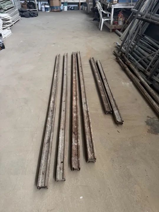 Viga mista para escoramento de laje