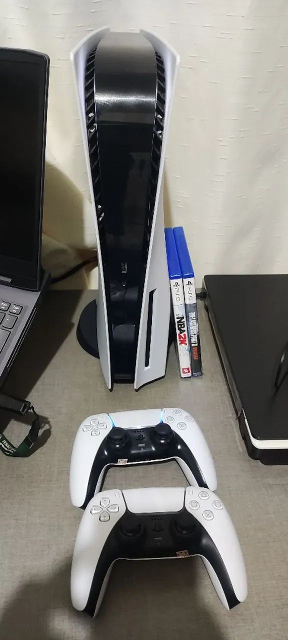 PlayStation 5 com 2 Controles e Jogos c/ Leitor