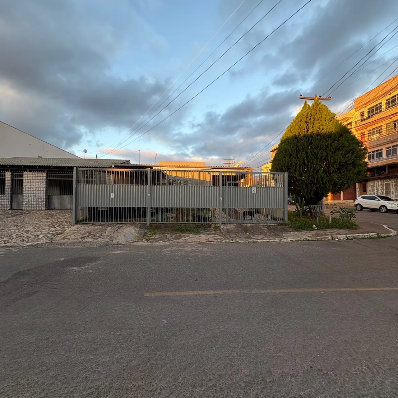 Casa de esquina - ponto comercial