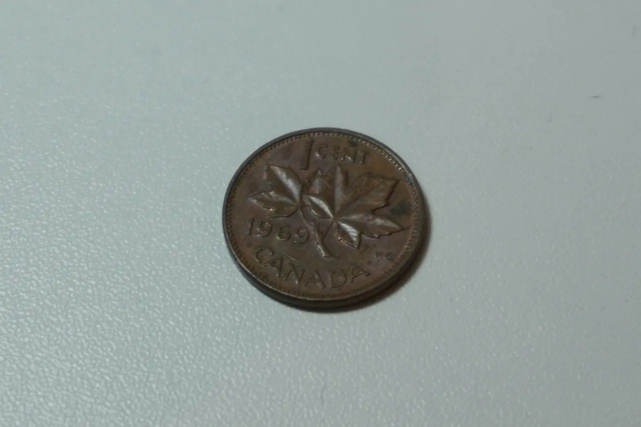 Moeda do Canadá 1 Cent 1969 - Cobre/Bronze - Foto 3