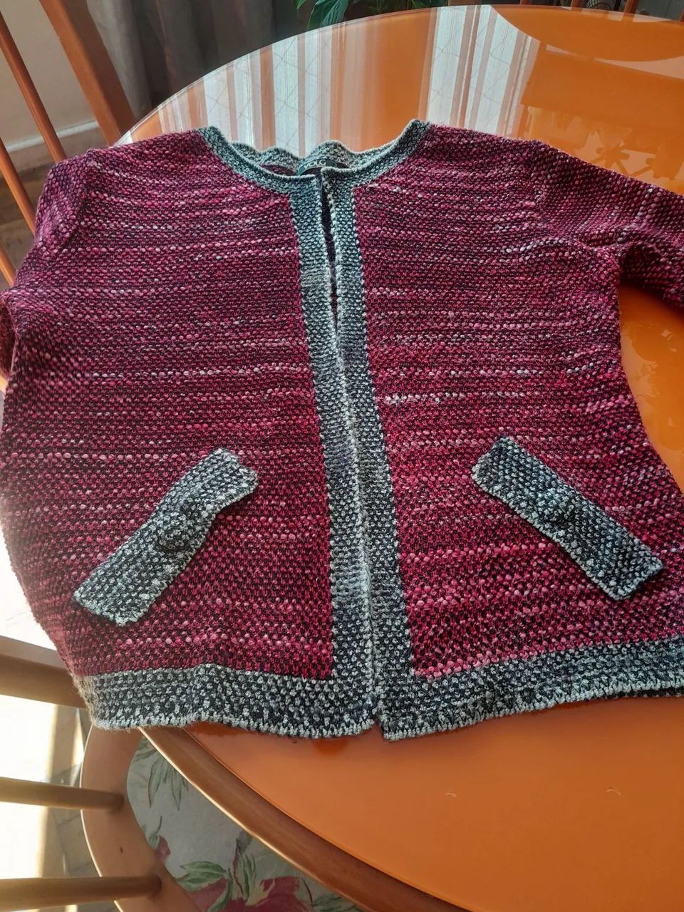 Casaco de Tricô Artesanal Vermelho e Cinza