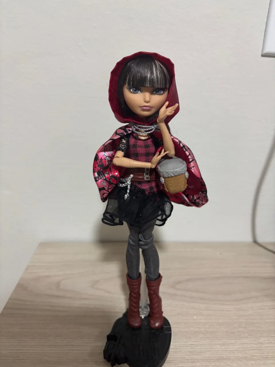 Boneca Ever After High - Cerise Hood