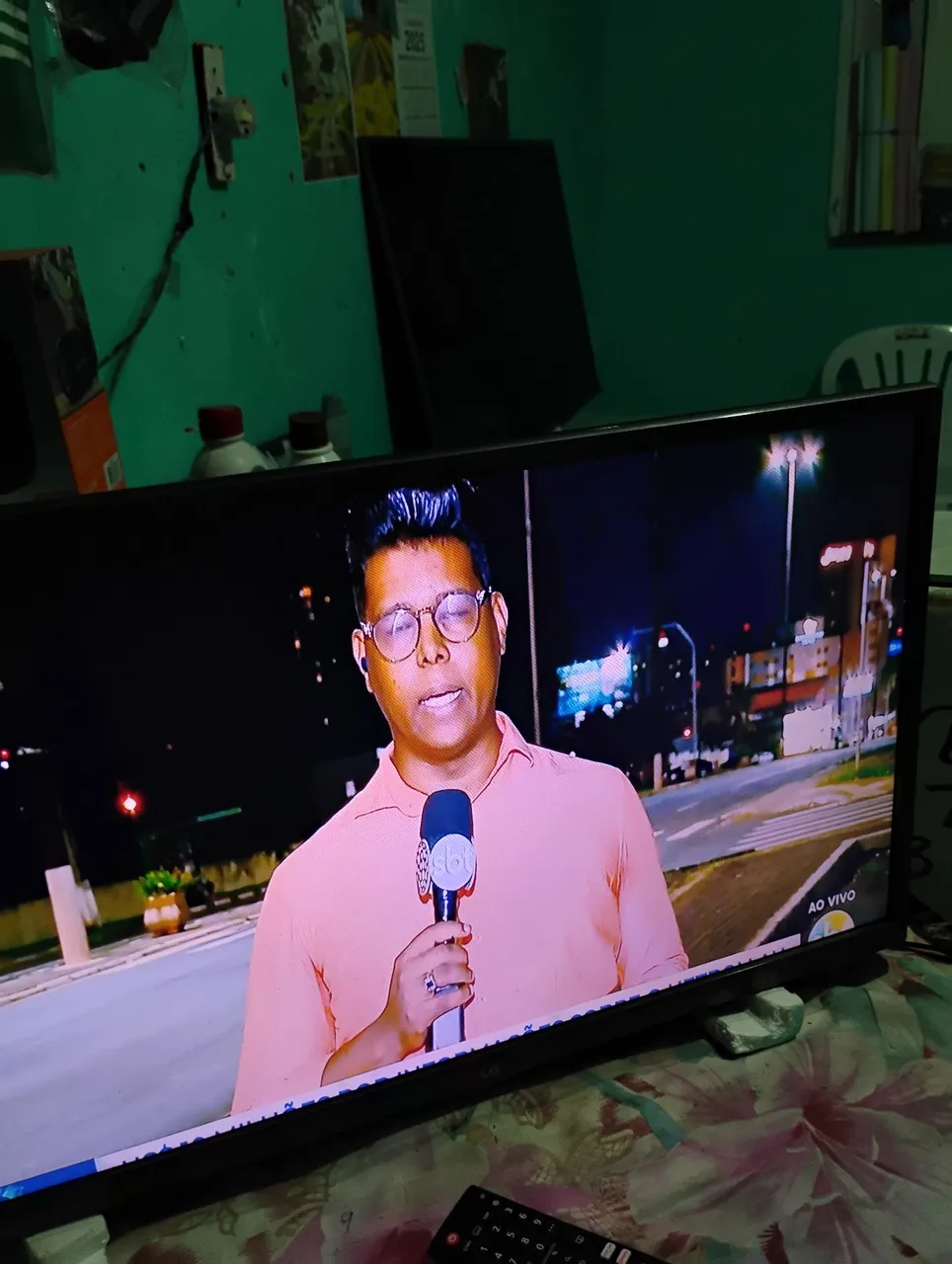 Televisão LG 32 polegadas com controle funcionando televisão LG 32