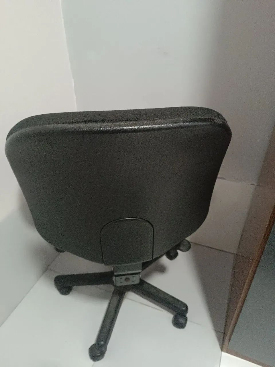 Cadeira de Escritório Giratória com Rodinhas - Foto 2