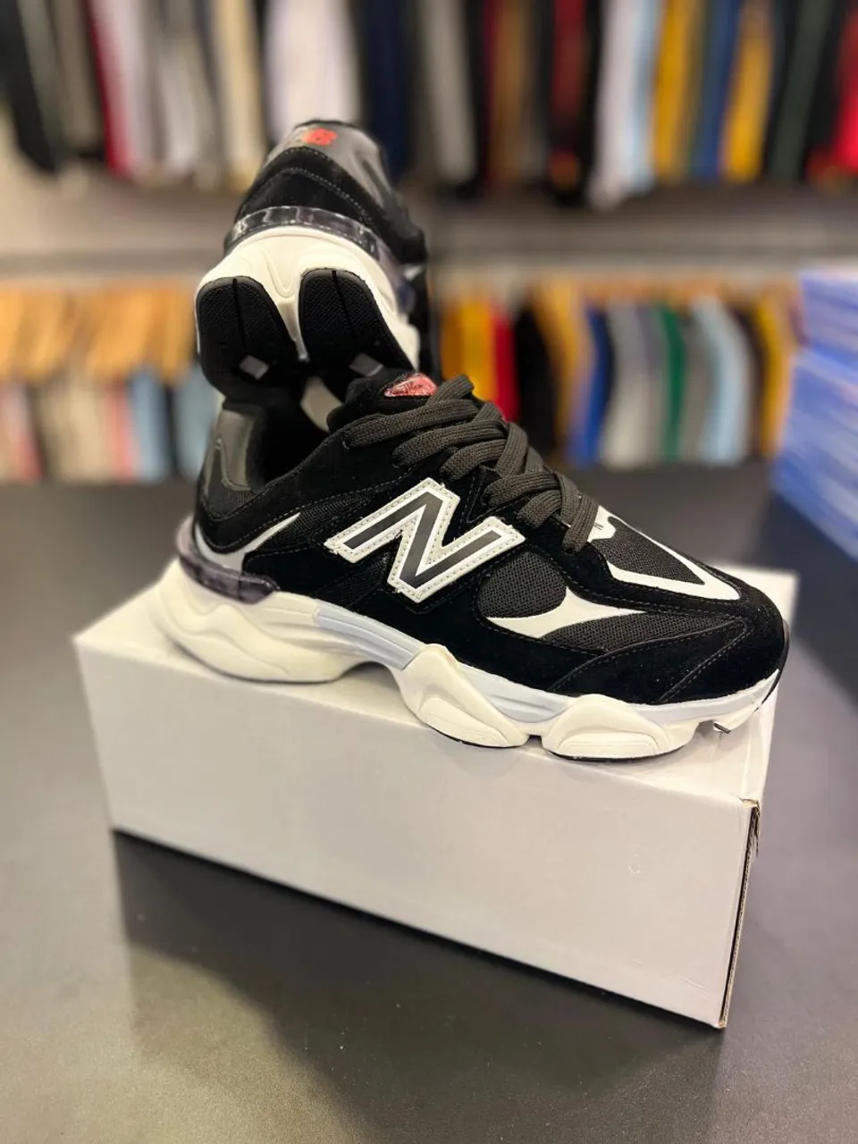 Tênis New Balance 9060 - Preto e Branco