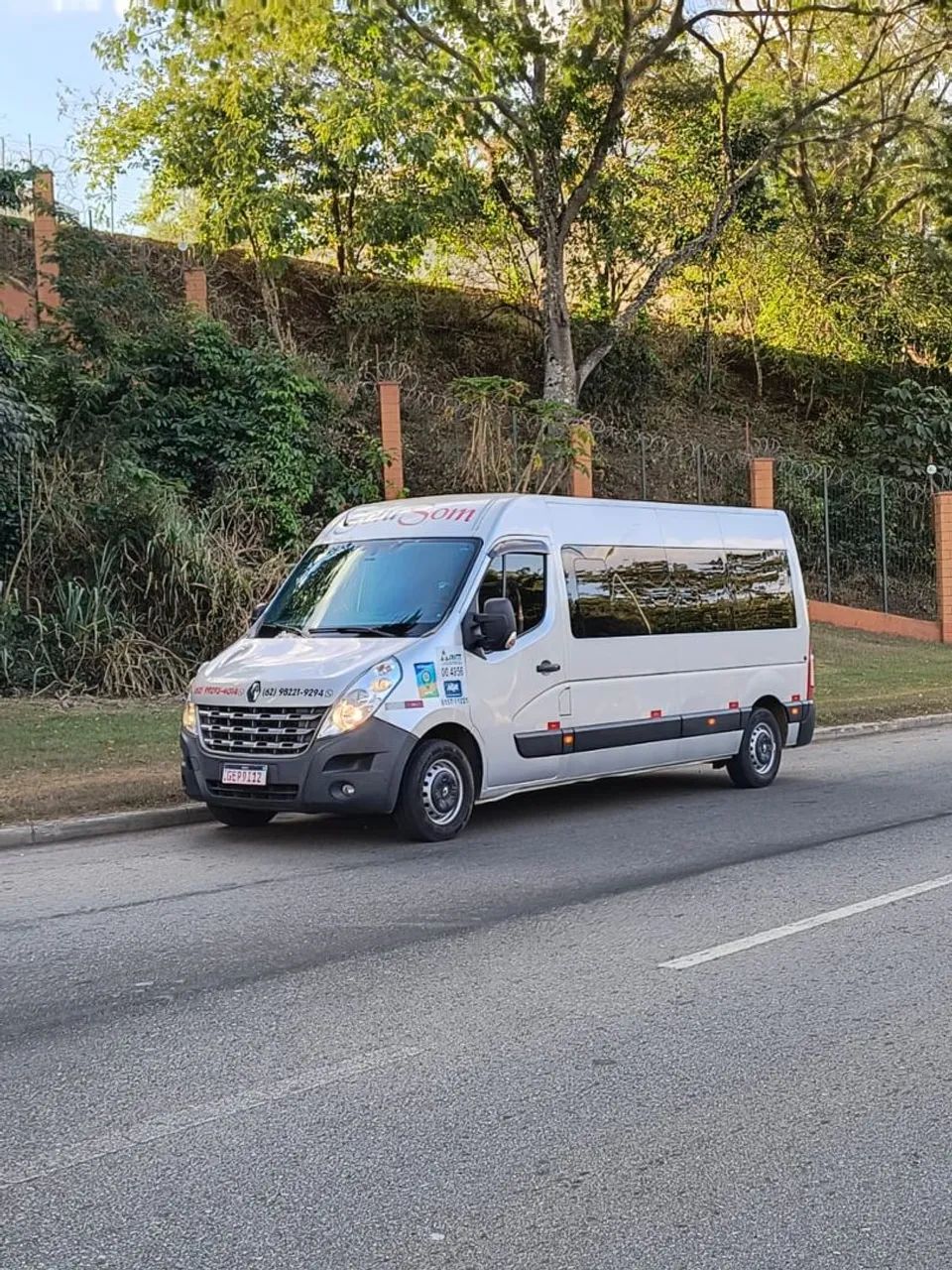 Aluguel de Van com motorista para viagens e transportes de passageiros. - Foto 2