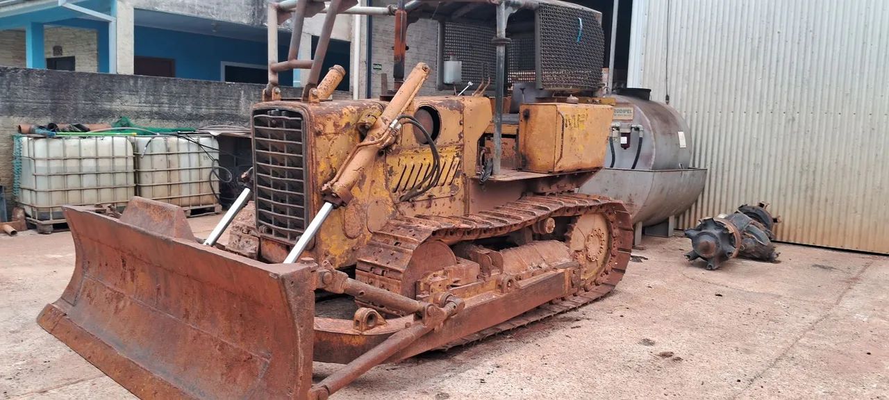 TRATOR DE ESTEIRA MF3366