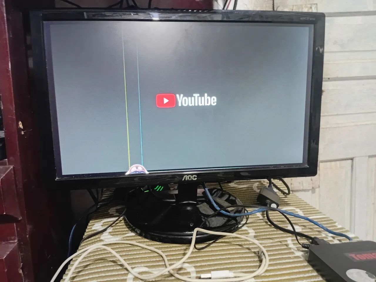 Monitor  AOC com pequena macha64317906498049121