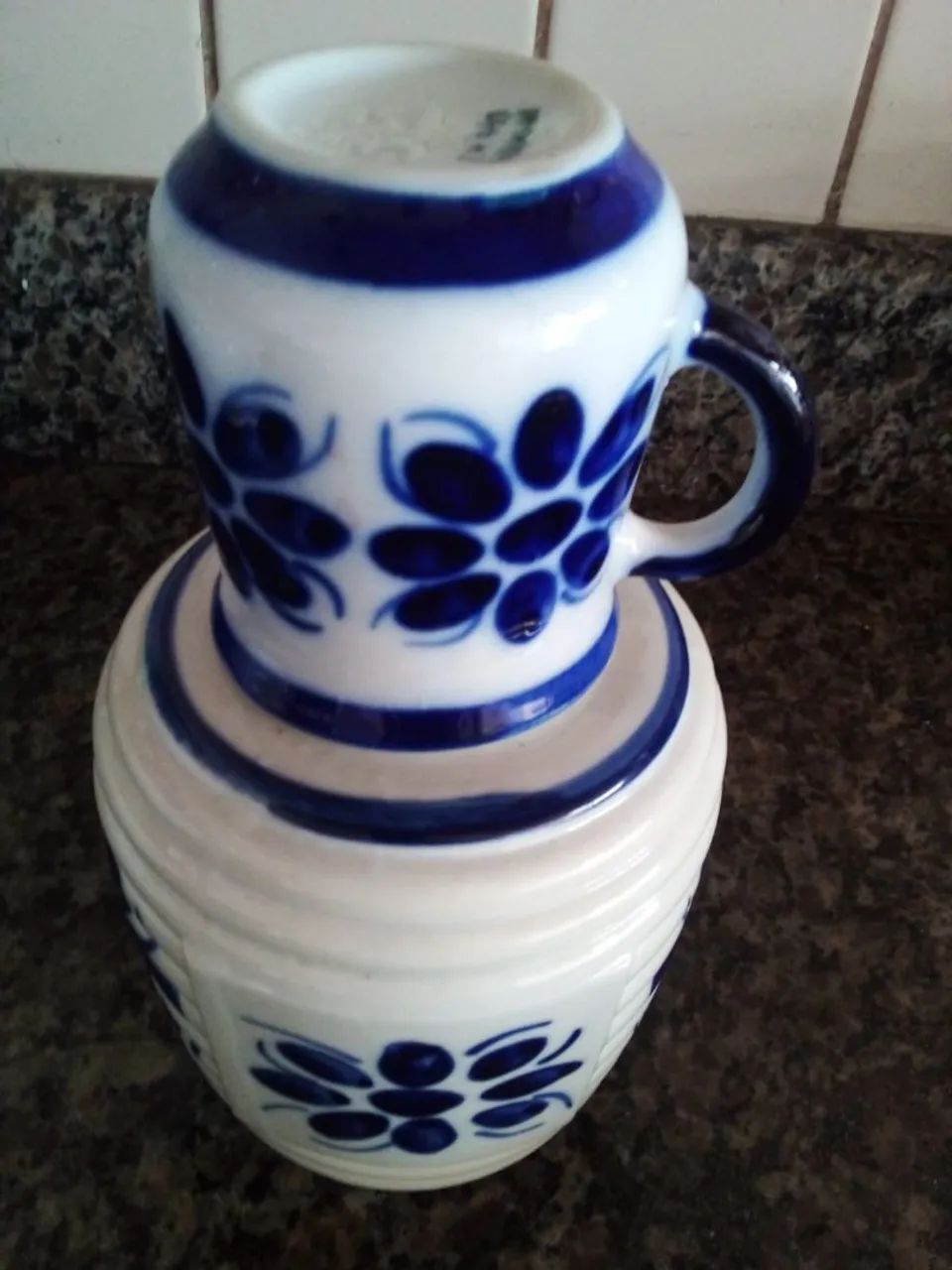 Moringa com caneca porcelana colonial pintada a mão Monte Sião 