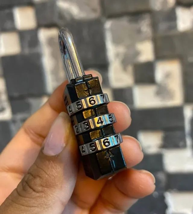 Mini cadeado com combinações de senha - Foto 4