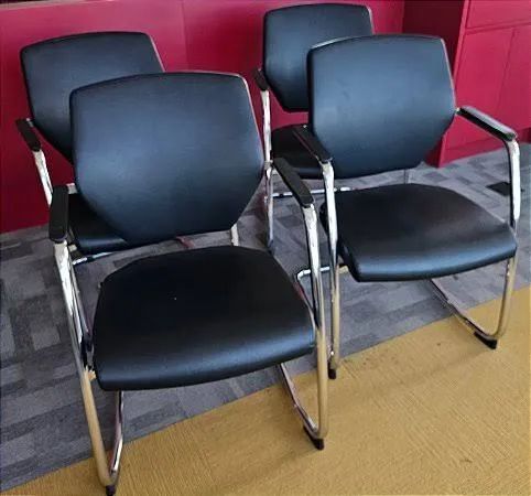 Conjunto de 4 Cadeiras de Metal e Estofamento