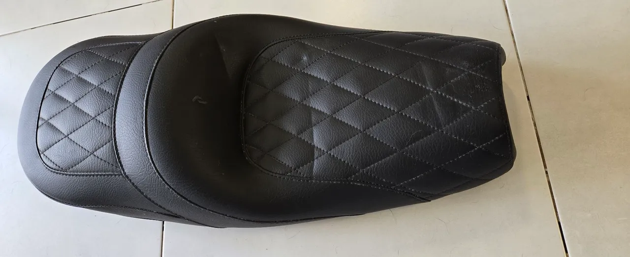 Banco Conforto para Moto Triumph t120 com Design Diamantado