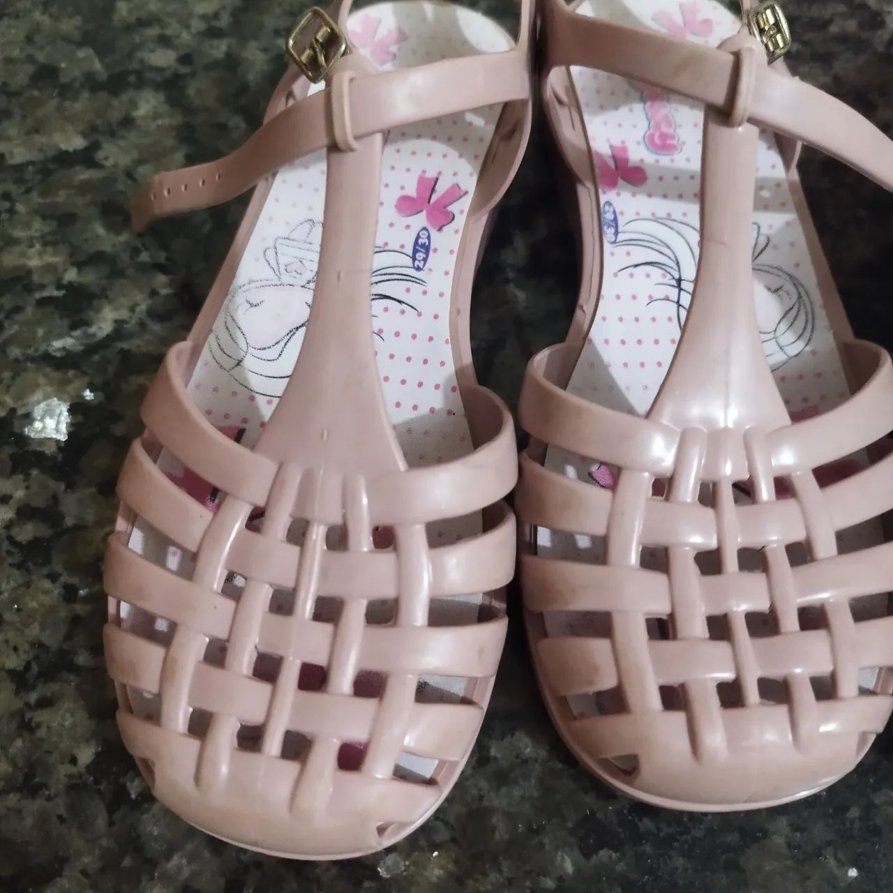 Chinelos infantis Crocs da Marie - Foto 3