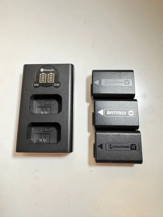 carregador de bateria FW 50 com 3 baterias