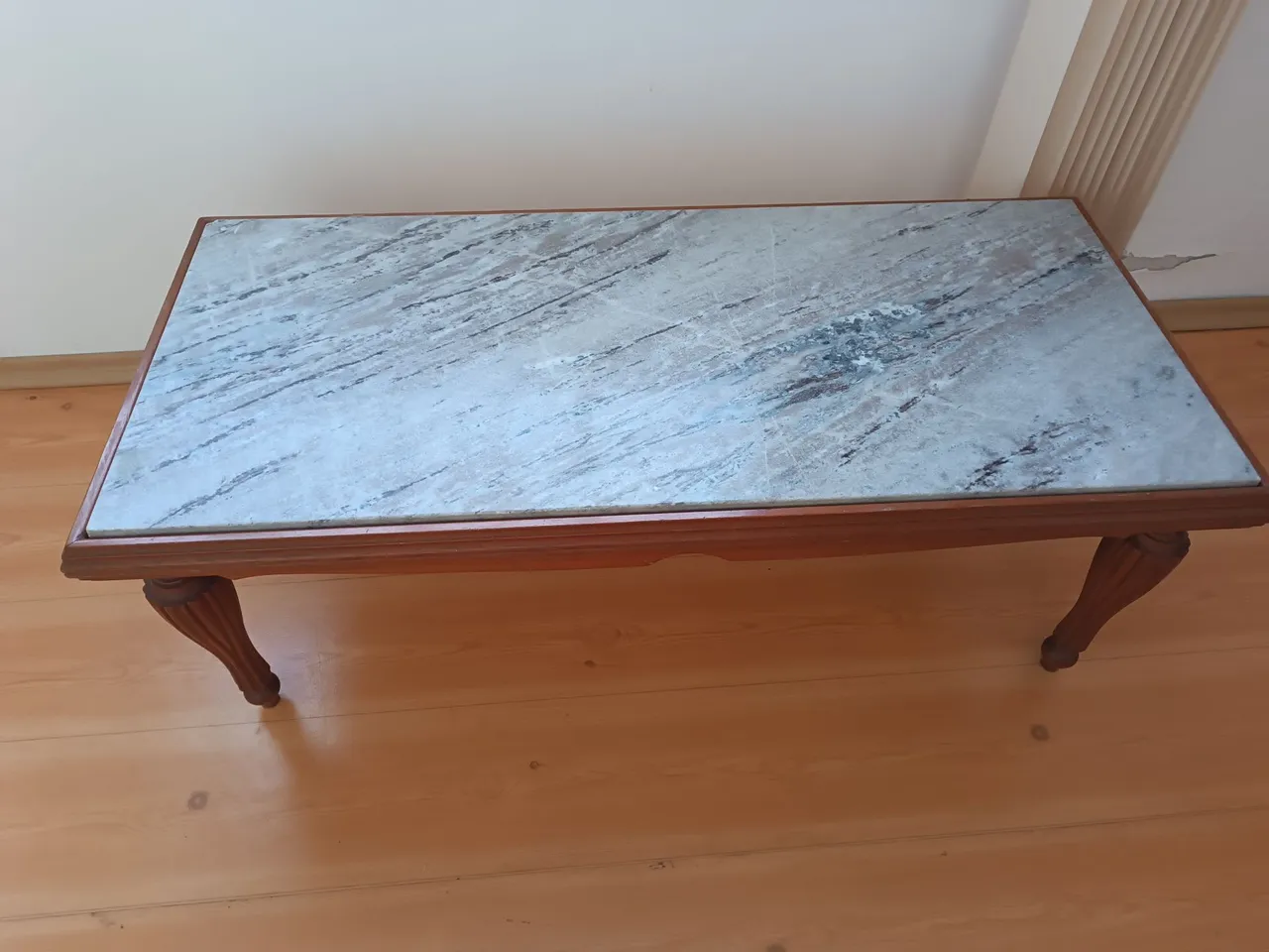 VENDO MESA DE CENTRO DE MADEIRA NOBRE + MÁRMORE ?
