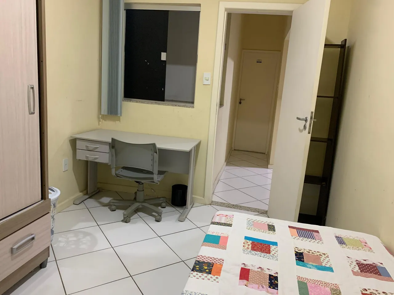 VAGA FEMININA QUARTO CANDEIAS