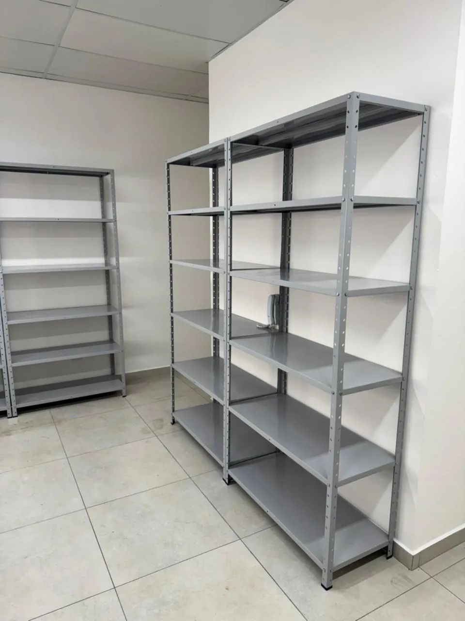 PRATELEIRAS DE AÇO