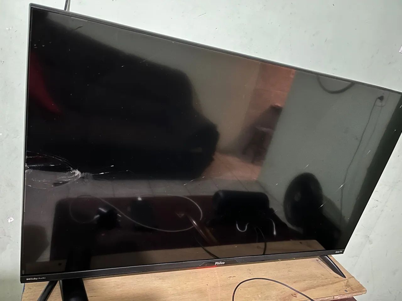 TV Philco com tela danificada