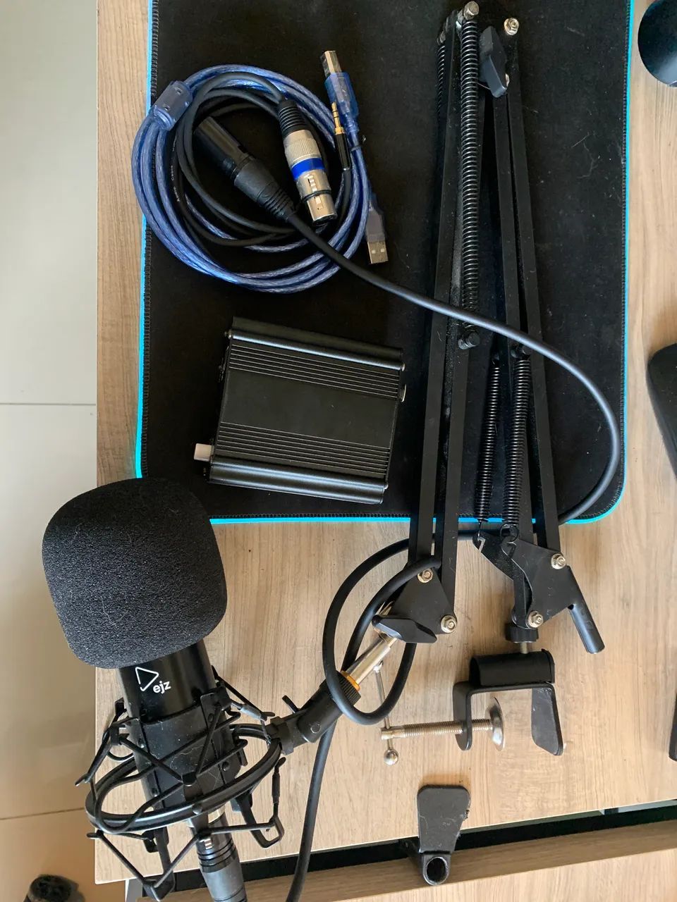 Microfone BM-800 Ejz + phantom power Ejz. Com suporte.