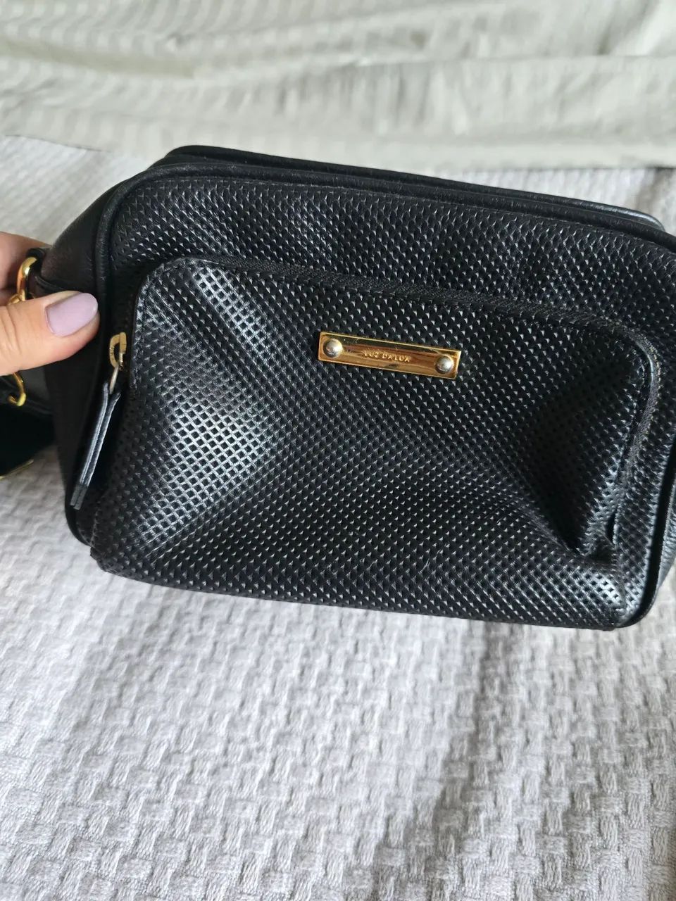 2 bolsas , 1 luiza barcelos e 1 luz da lua novinha!