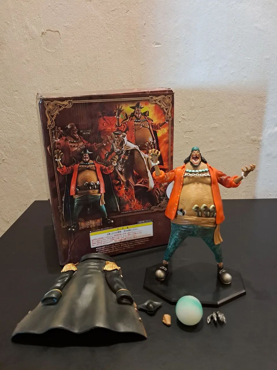 Action Figure One Piece - Marshall D. Teach Barba Negra 27cm - Foto 3