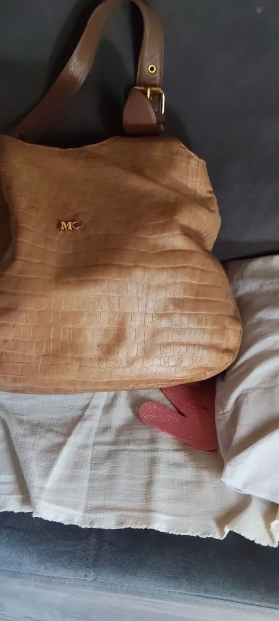 Uma Bolsa grande de couro linda  - Foto 2