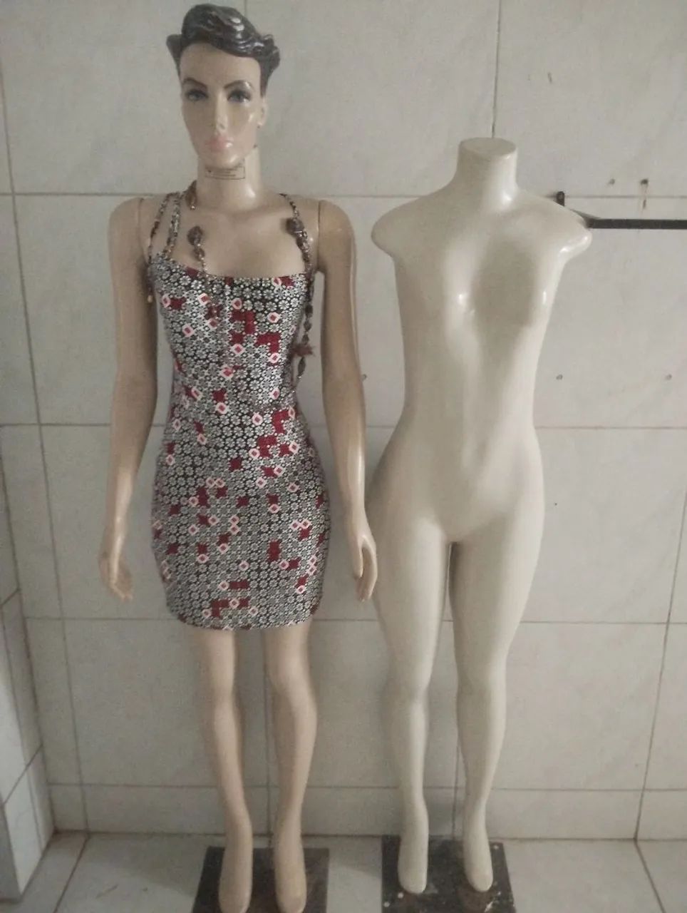 Estou vendendo equipamentos de loja e vestuário  - Foto 2