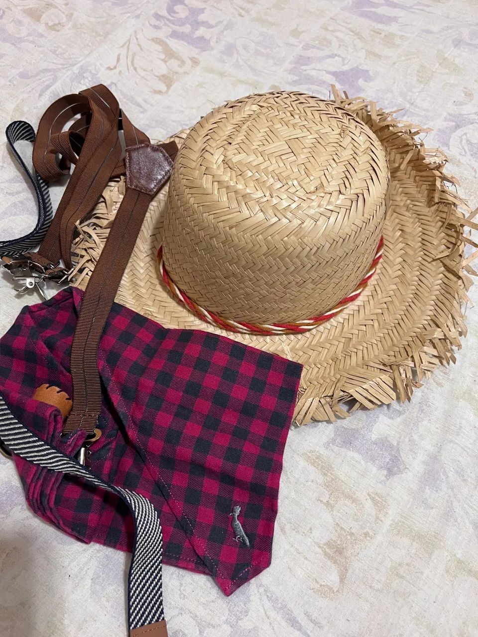 Kit junino reserva mini: chapéu, suspensório e lenço