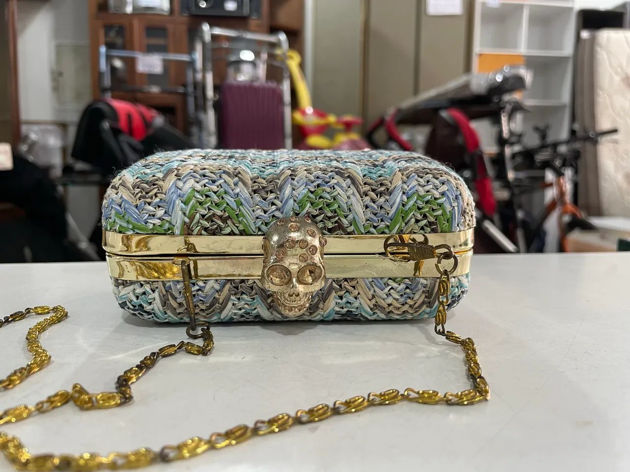 Bolsa de Mão Clutch com Caveira Dourada 