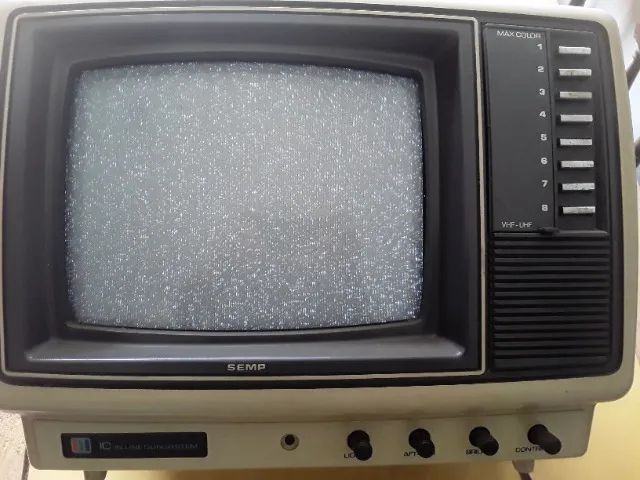 TV Semp Toshiba 10 polegadas de tubo (anos 80) funcionando.