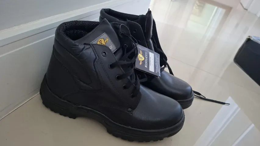 Par de botas Kallucci NUNCA USADAS - Foto 4
