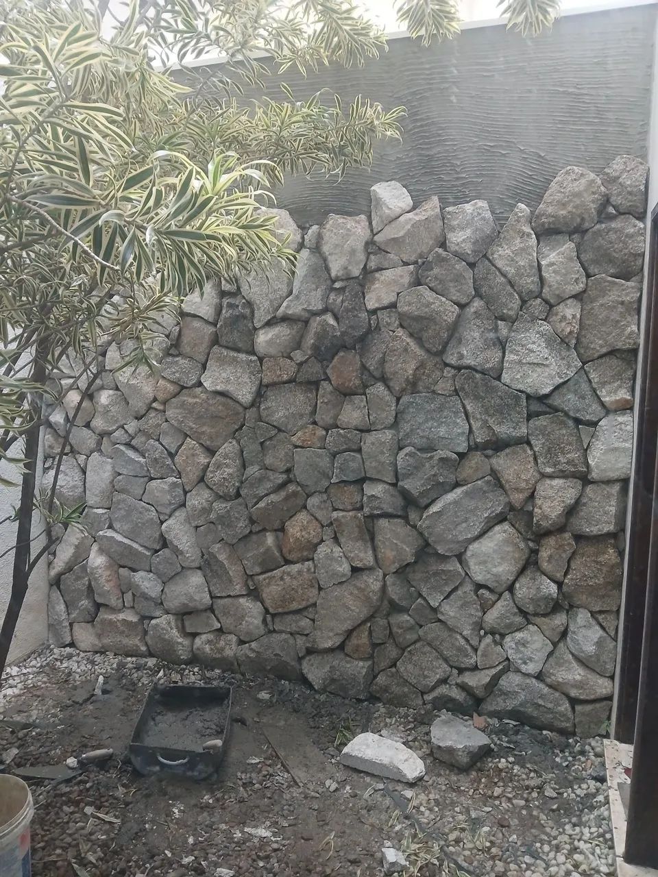 Preciso de pedreiro e ajudante 