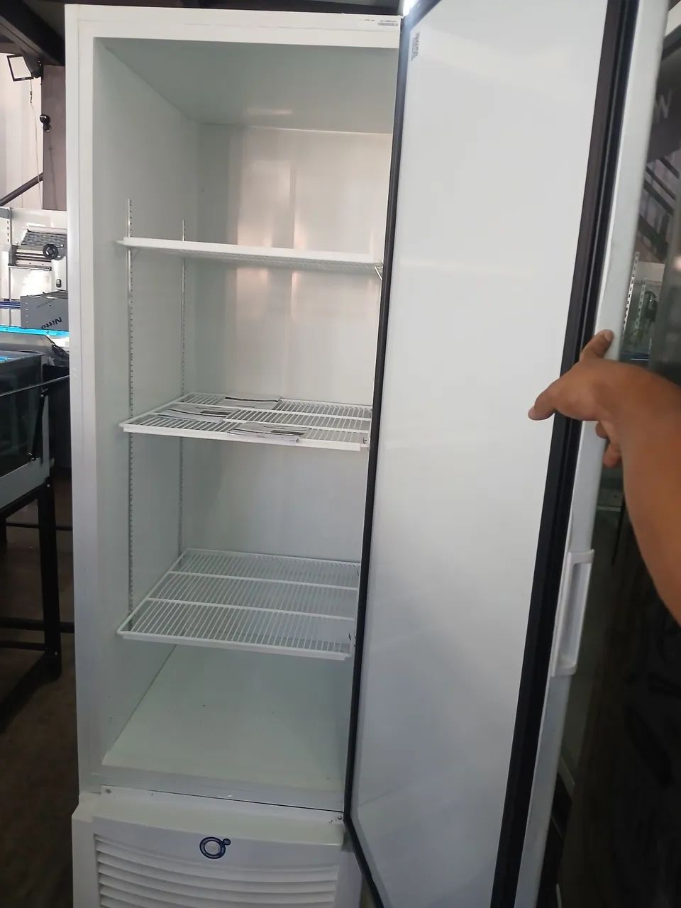 Freezer Vertical Fricon Tripla Ação 569 Litros Estatico Branco Porta Cega - Foto 2