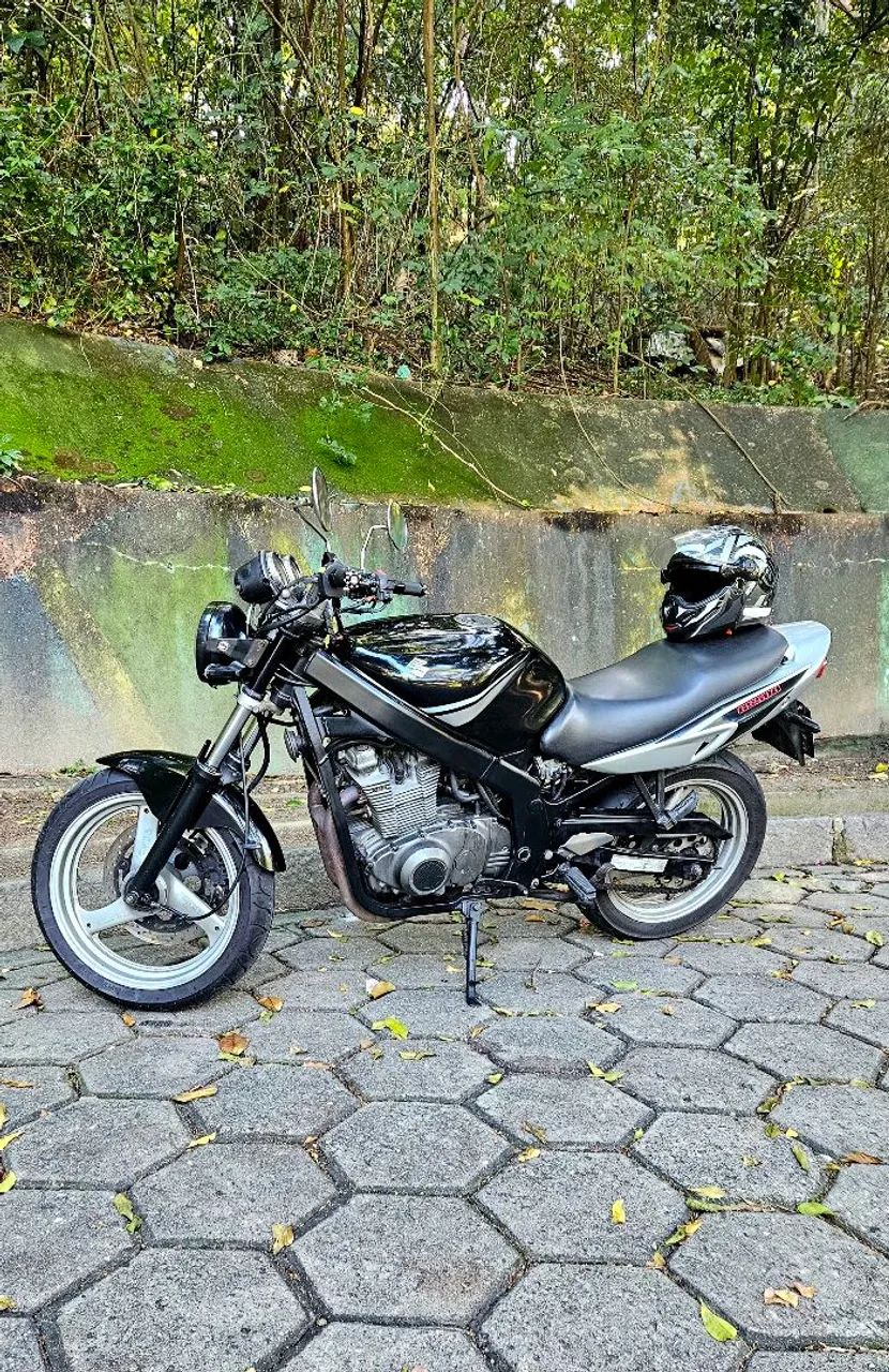 GS 500 bem conservada