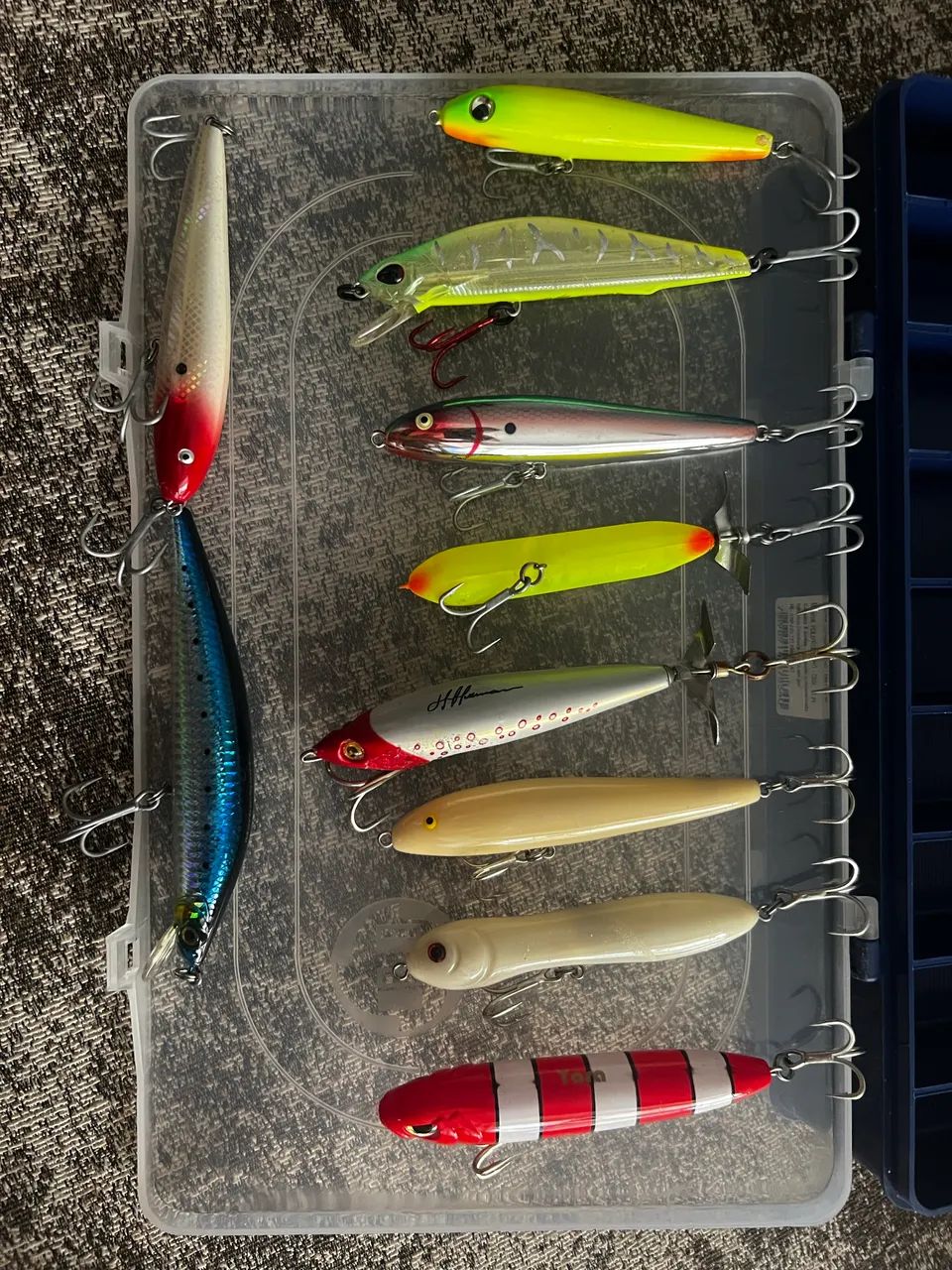 Estojos de Pesca com Iscas Artificiais - Kit Completo