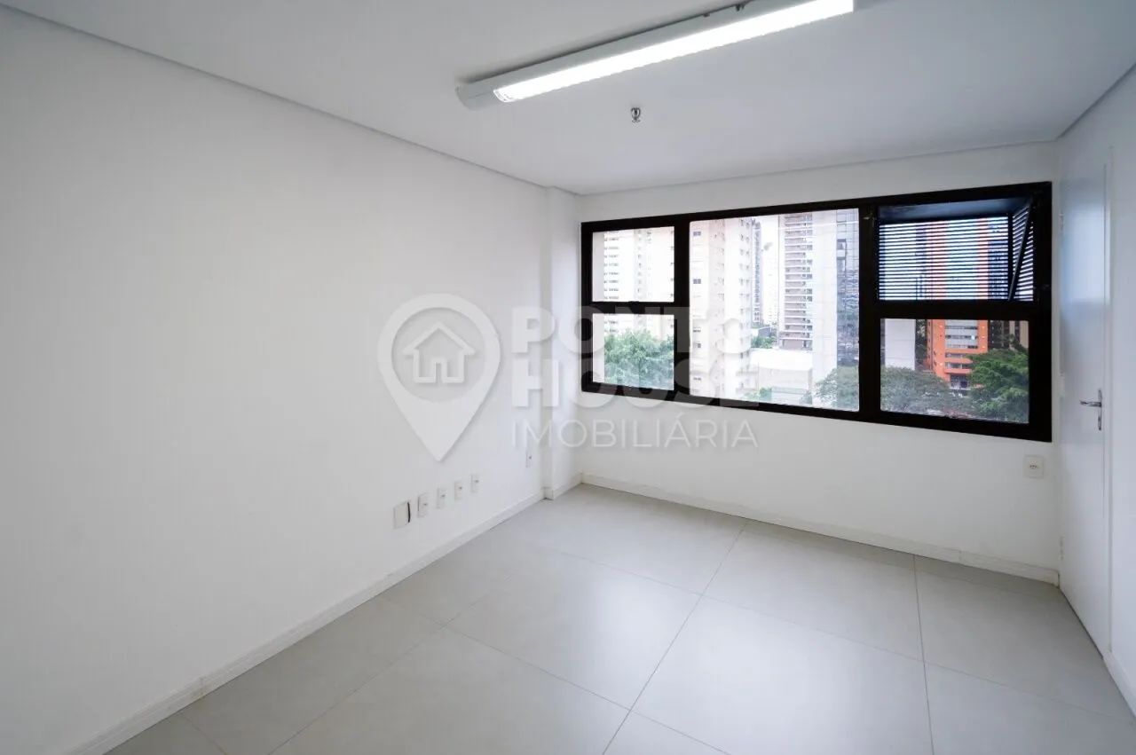 Conjunto Comercial de 48 m² em Moema para locação