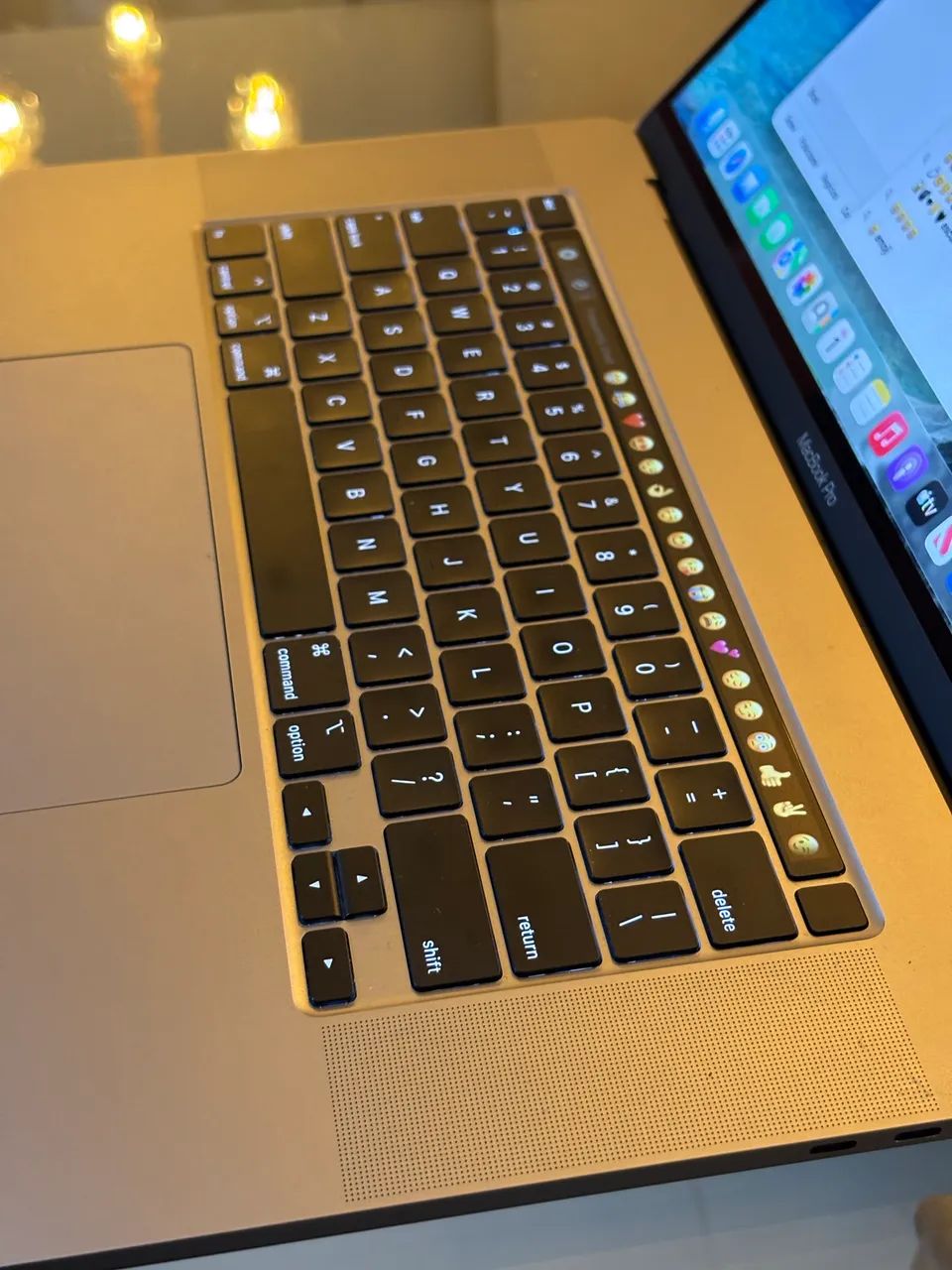 Macbook Pro 16 Touchbar 8C 40GB (32 Ram 8 GPU) 2TB A2141 i9-9880HK