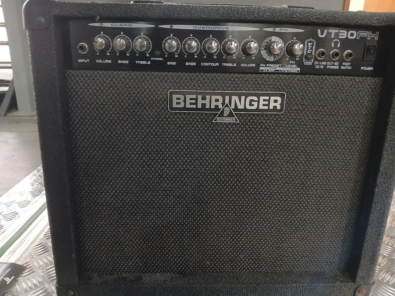 Cubo behringer 