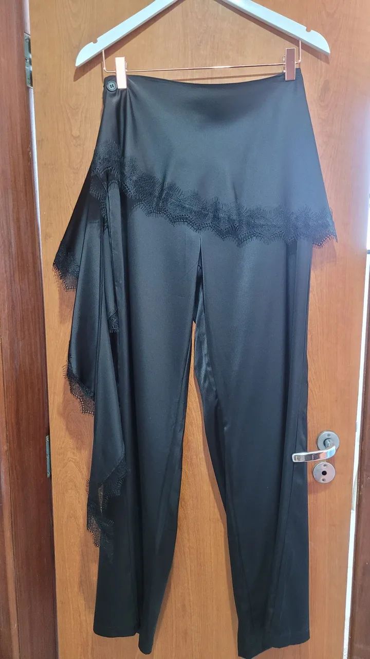 Calça preta de cetim nova
