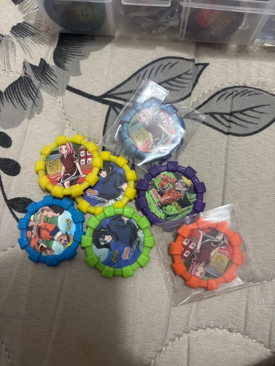 Coleção de Tazos, pingentes e figurinhas  - Foto 3