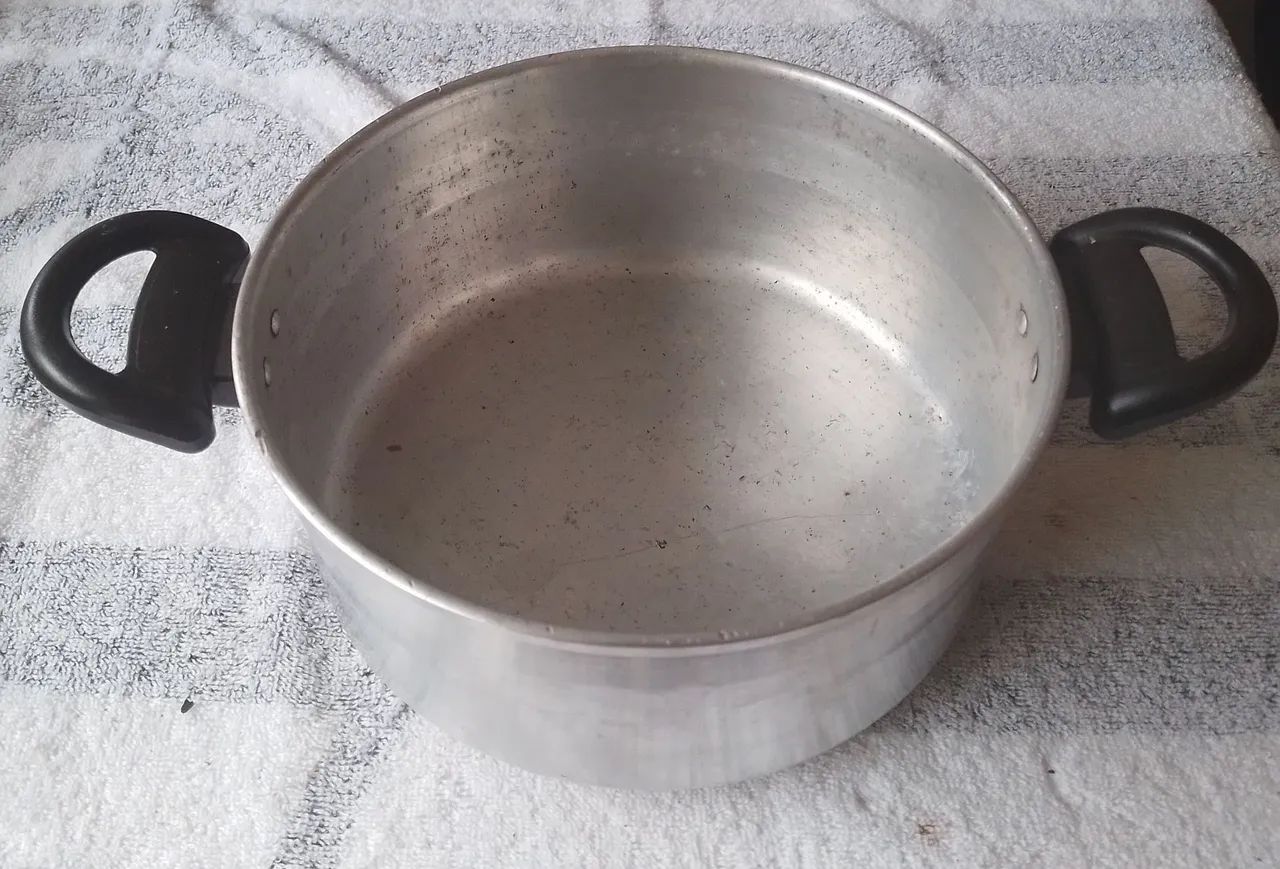 Panela de alumínio "caçarola " 3L com asa de baquelite semi-nova  - Foto 4