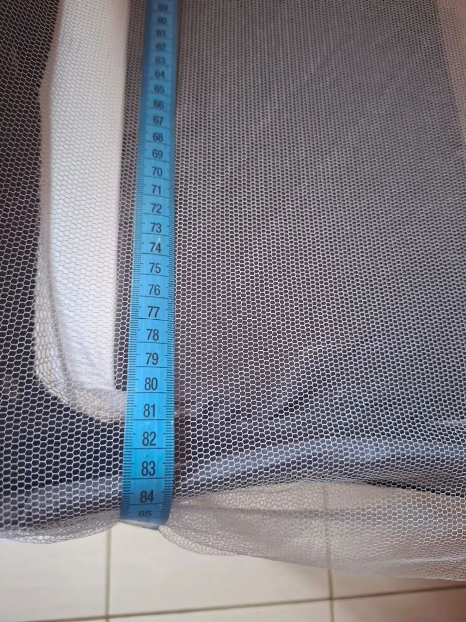 Berço Portátil Dobrável Cinza com Mosquiteiro - Ótimo Estado - Foto 2