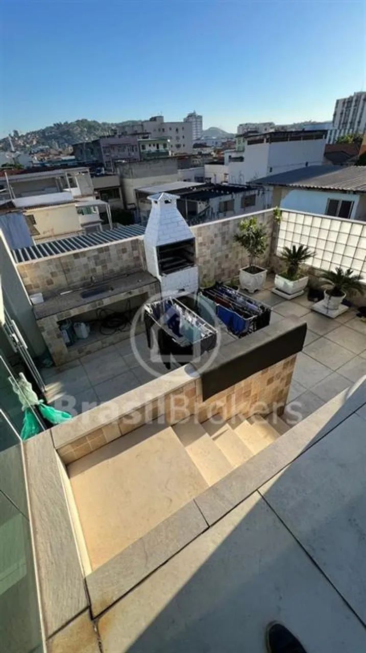 Prédio com um galpão, uma casa com terraço, uma Kitnet e uma loja em Ramos - Foto 2