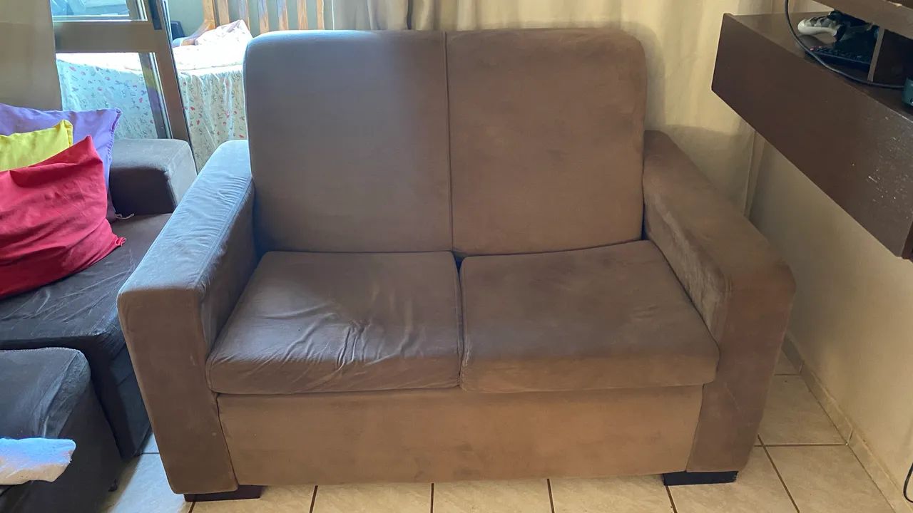 CONJUNTO DE SOFÁS 2 E 3 LUGARES - MADEIRA REFORÇADA - MUITO CONFORTÁVEL - Foto 2