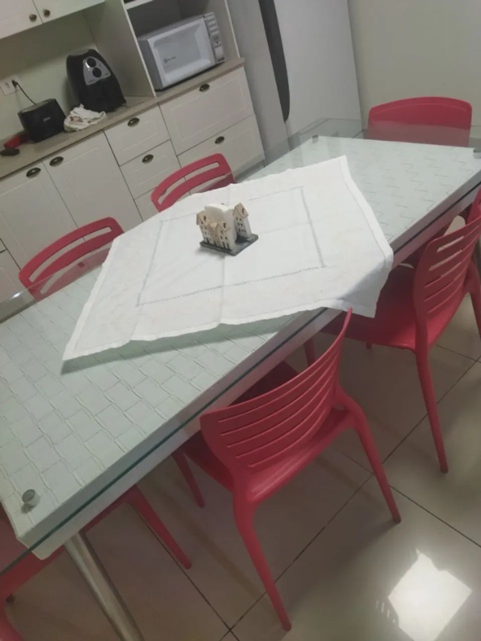 Mesa com 6 cadeiras